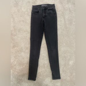 Ladies black skinny jeans